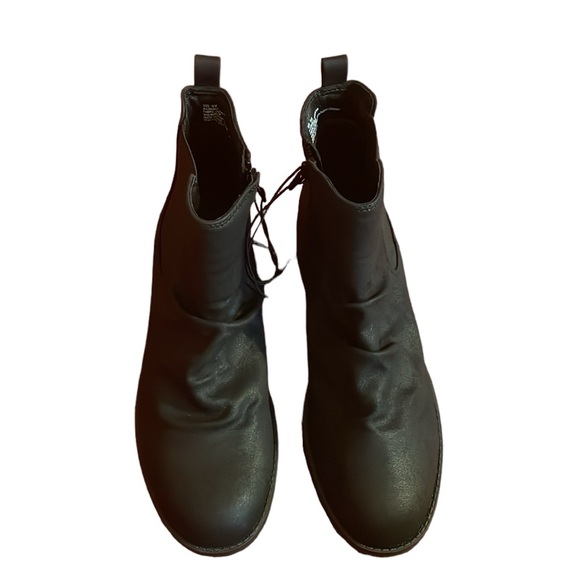 Anneliese women black, ankle boots w/ zipper sides. Has stretch side. Size 7M - Picture 6 of 10